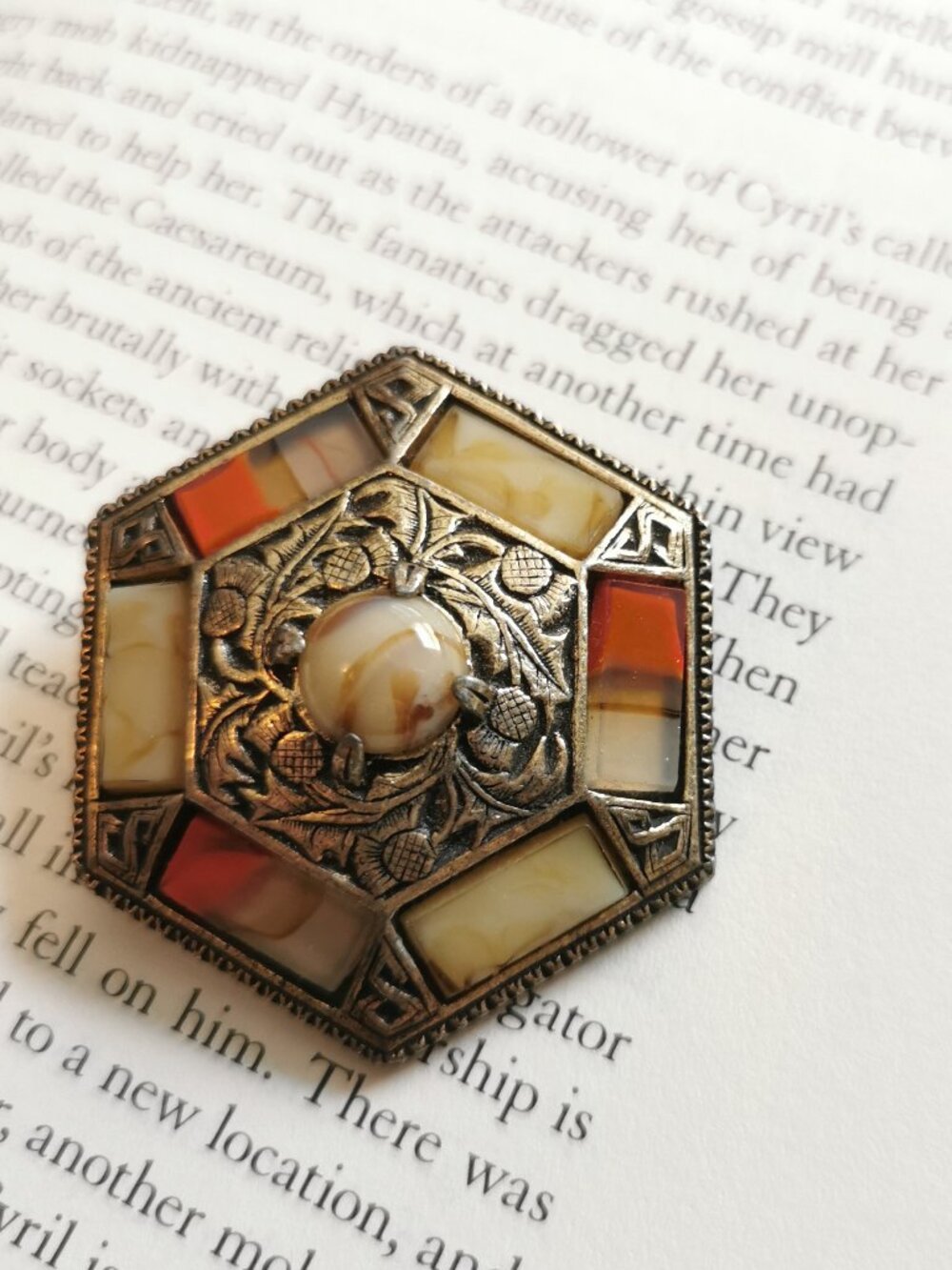 Vintage Scottish Pin Brooch Celtic Agate Thistle Gold Tone Hexagon Miracle Glass